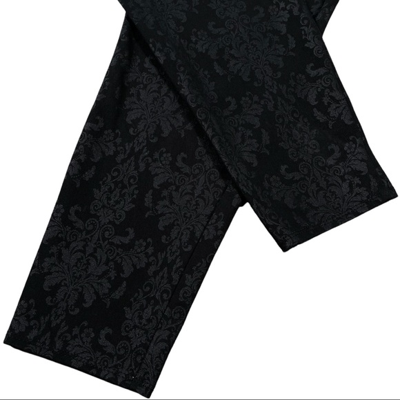 Faded glory XXL black legging style pants, fancy damask designs, stretchy waist - Picture 3 of 11